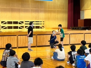 令和5年９月３日　宮崎県都城市立西小学校６年生の生徒さんたちと、豆腐造り体験